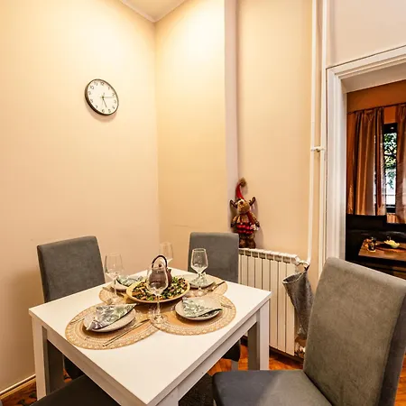 Cozy In Center Apartment Belgrade